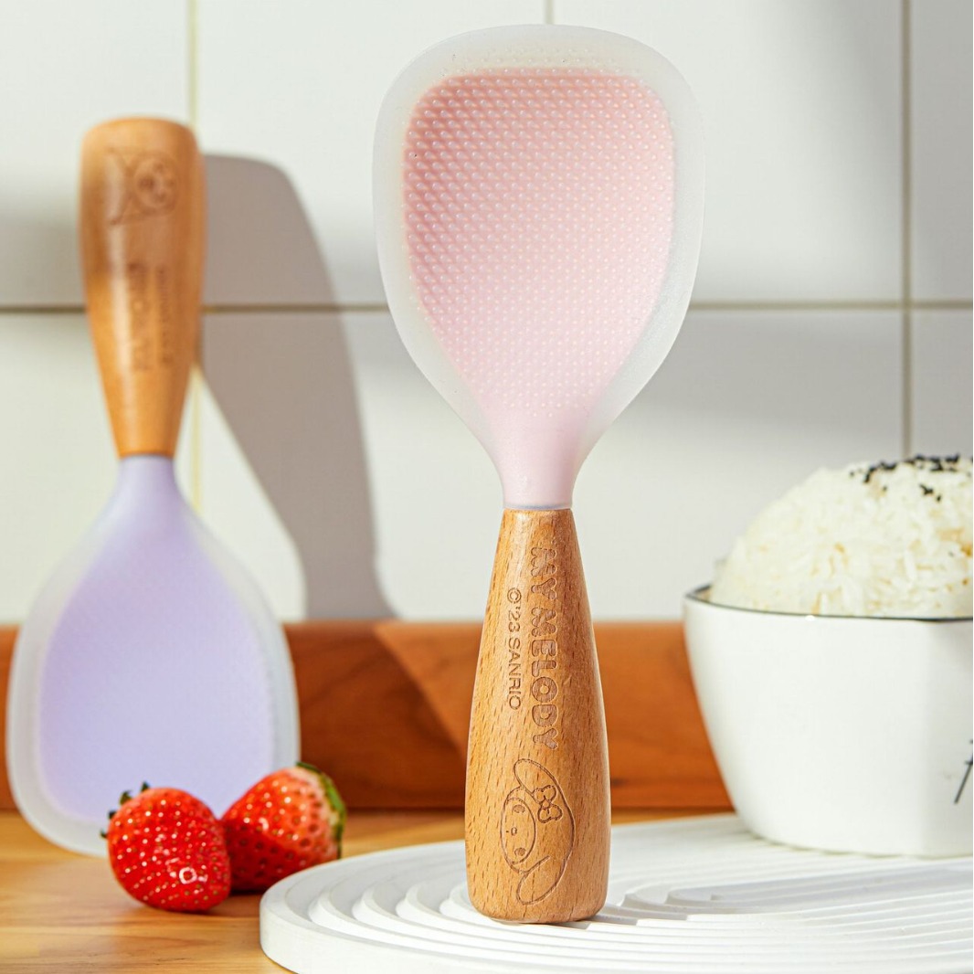 東莞<a href='http://m.tofinoecce.com/Products/shuangseguijiaoweizu.html' class='keys' title='點擊查看關于硅膠制品廠的相關信息' target='_blank'>硅膠制品廠</a>:硅膠餐具與塑膠日用品它們的區別 東莞硅膠制品廠:硅膠餐具與塑膠日用品它們的區別